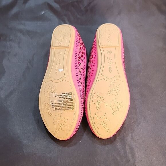 BRAND NEW FOREVER WIDE WITHD  COMFORTABLE BALLERINA RHINESTONE LASER CUT LOAFER - Picture 16 of 16